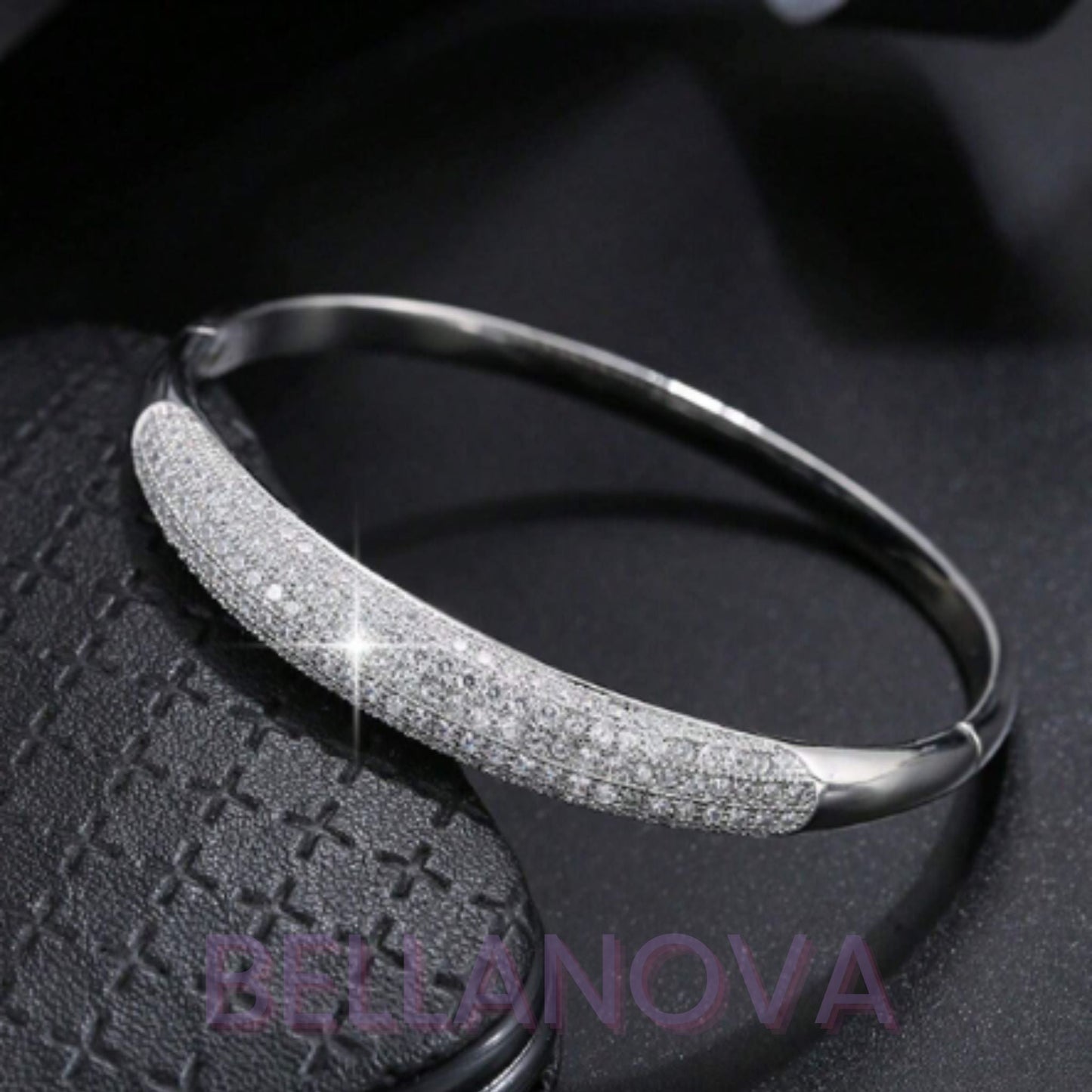 Bracelete Formas - Cravejado com Zircônias - Folheado a Ouro 18k + FRETE GRÁTIS