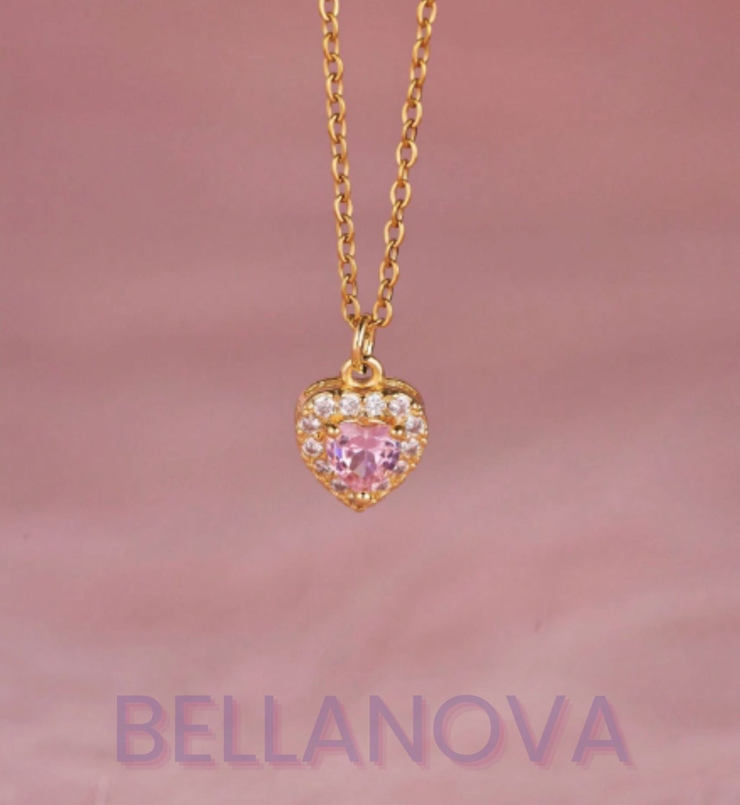 OLIVIA PADANO X BELLA NOVA | Gargantilha Coração Rosa Swarovski - Folheado a Ouro 24k+ FRETE GRÁTIS