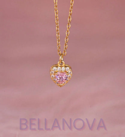 OLIVIA PADANO X BELLA NOVA | Gargantilha Coração Rosa Swarovski - Folheado a Ouro 24k+ FRETE GRÁTIS